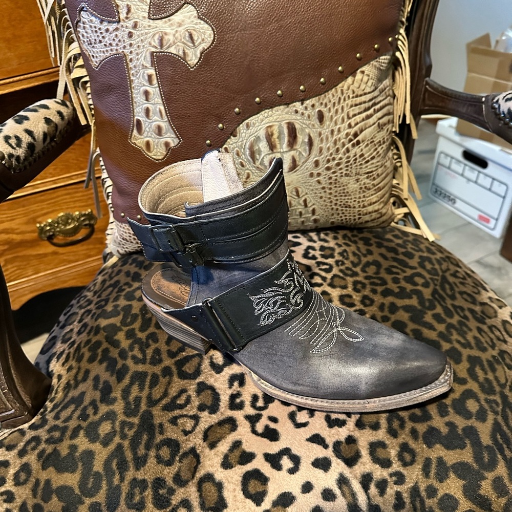 Brand new, Freebird Booties